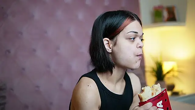 Snapshot of MaiaMini chatting on 02.24.26 MaiaMini online show from 02.24.26