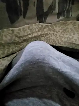 Snapshot of skiciyunis chatting on 11.17.25 skiciyunis online show from 11.17.25