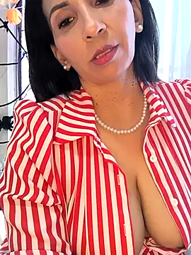 Mrsvictoriaaa online show from 10.28.25