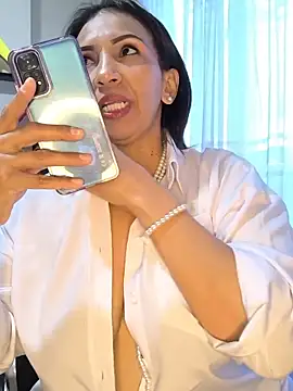 Mrsvictoriaaa online show from 05.13.26