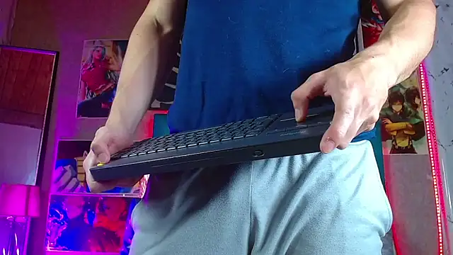 LiamAndrewzz online show from 04.11.26