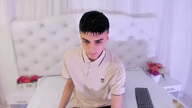 Snapshot of frank_jhonsson chatting on 09.29.25 frank jhonsson online show from 09.29.25