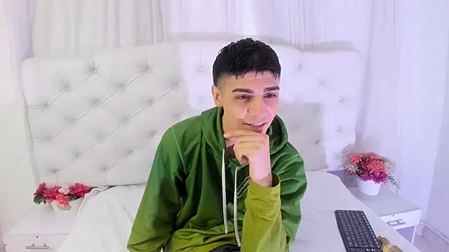 Snapshot of frank_jhonsson chatting on 10.08.25 frank jhonsson online show from 10.08.25