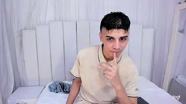 Snapshot of frank_jhonsson chatting on 10.24.25 frank jhonsson online show from 10.24.25