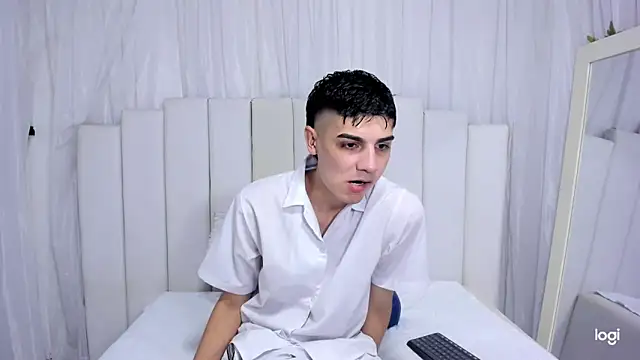 Snapshot of frank_jhonsson chatting on 10.31.25 frank jhonsson online show from 10.31.25