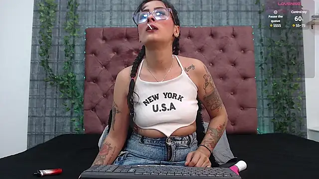 Snapshot of Mia__coluccy chatting on 02.17.25 Mia coluccy online show from 02.17.25