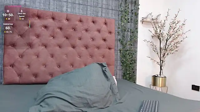 Snapshot of Mia__coluccy chatting on 09.13.25 Mia coluccy online show from 09.13.25