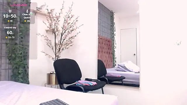 Snapshot of Mia__coluccy chatting on 09.28.25 Mia coluccy online show from 09.28.25