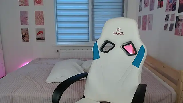 Karina Hendrick online show from 03.08.25