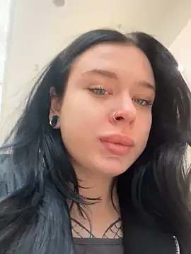 Snapshot of AlishaPrettyBlade chatting on 10.15.25 AlishaPrettyBlade online show from 10.15.25