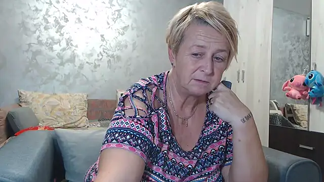 Snapshot of RosesandLillies chatting on 10.20.25 RosesandLillies online show from 10.20.25