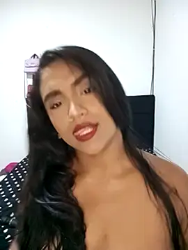 Snapshot of victoria_roussee chatting on 03.02.25 victoria roussee online show from 03.02.25