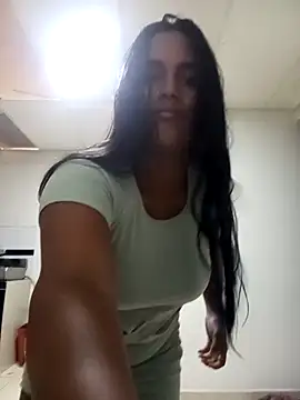 Snapshot of victoria_roussee chatting on 03.04.25 victoria roussee online show from 03.04.25