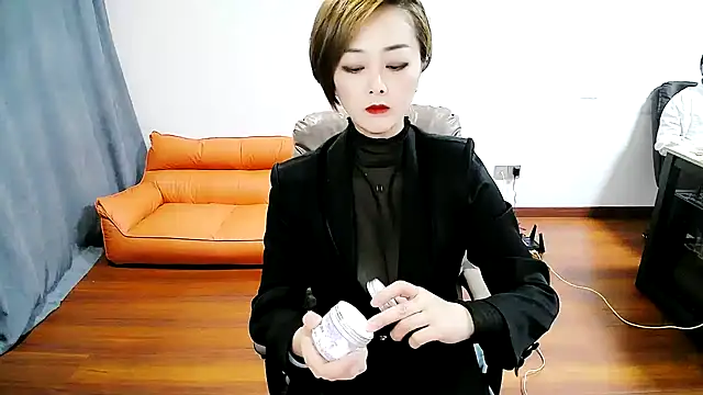 Snapshot of beira-01 chatting on 02.19.25 beira-01 online show from 02.19.25