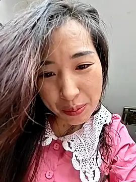 Snapshot of hebe-02 chatting on 09.09.25 hebe-02 online show from 09.09.25