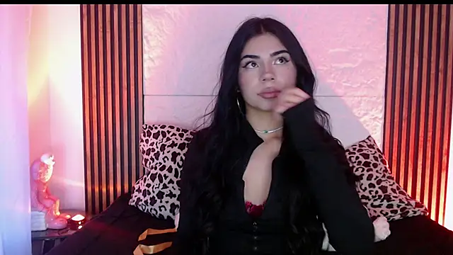 Snapshot of abril_lottie chatting on 02.20.25 abril lottie online show from 02.20.25