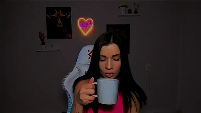 Snapshot of KetiWils chatting on 03.01.25 KetiWils online show from 03.01.25