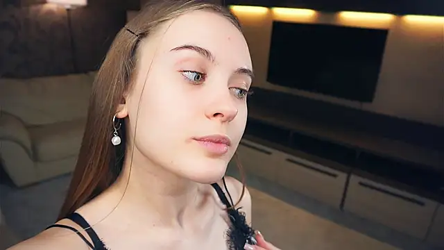 QuennaCoote online show from 03.06.25