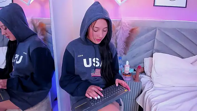 Cristal collinss online show from 02.20.25