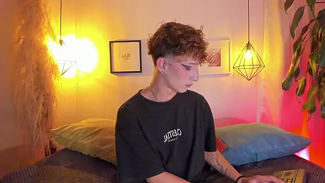 Snapshot of iiangel_ chatting on 10.10.25 iiangel online show from 10.10.25