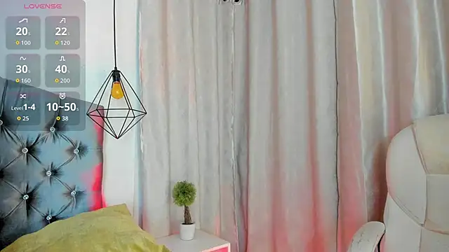 Snapshot of iiangel_ chatting on 10.19.25 iiangel online show from 10.19.25