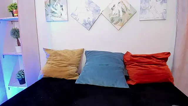 Snapshot of iiangel_ chatting on 10.31.25 iiangel online show from 10.31.25