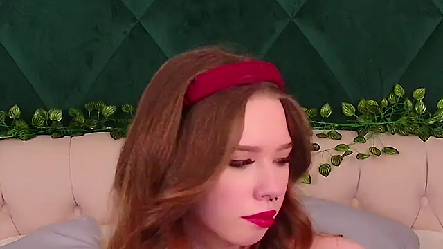 Snapshot of Sierra_Fane chatting on 02.19.25 Sierra Fane online show from 02.19.25