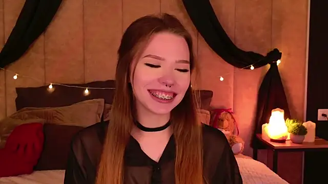 Snapshot of Sierra_Fane chatting on 03.06.25 Sierra Fane online show from 03.06.25