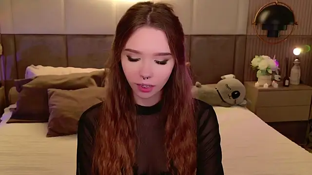Snapshot of Sierra_Fane chatting on 03.18.25 Sierra Fane online show from 03.18.25