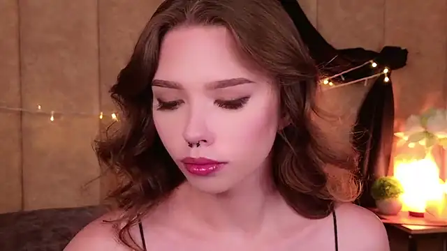 Snapshot of Sierra_Fane chatting on 09.19.25 Sierra Fane online show from 09.19.25