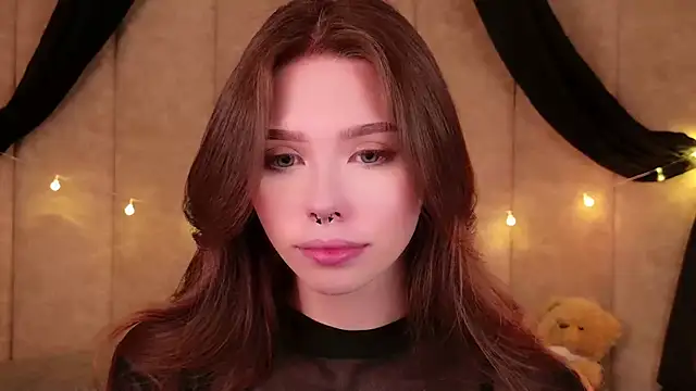 Snapshot of Sierra_Fane chatting on 10.03.25 Sierra Fane online show from 10.03.25