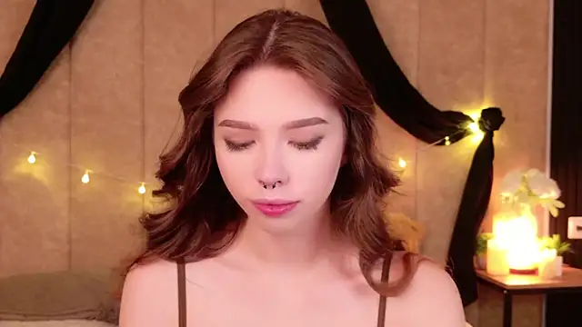 Snapshot of Sierra_Fane chatting on 10.11.25 Sierra Fane online show from 10.11.25