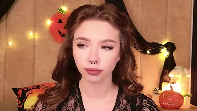 Snapshot of Sierra_Fane chatting on 10.25.25 Sierra Fane online show from 10.25.25