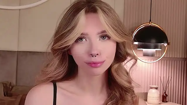 Snapshot of Sierra_Fane chatting on 07.20.26 Sierra Fane online show from 07.20.26