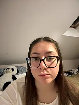 May Alisa online show from 10.10.25