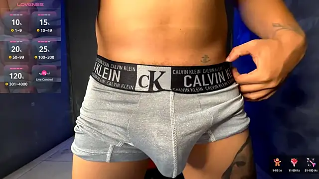 Snapshot of jeffvalemtino chatting on 10.02.25 jeffvalemtino online show from 10.02.25