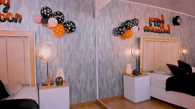 NahomyCarther online show from 10.31.25