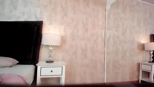 NahomyCarther online show from 11.15.25