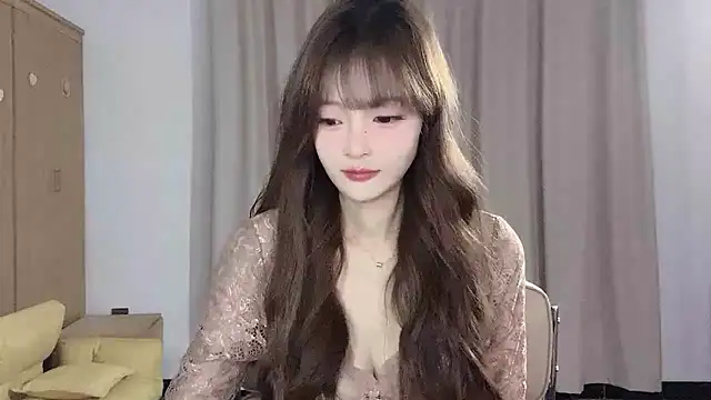 Snapshot of Annnnqi-77 chatting on 02.24.25 Annnnqi-77 online show from 02.24.25