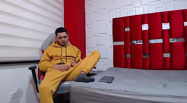 Snapshot of Bayron005 chatting on 03.16.25 Bayron005 online show from 03.16.25