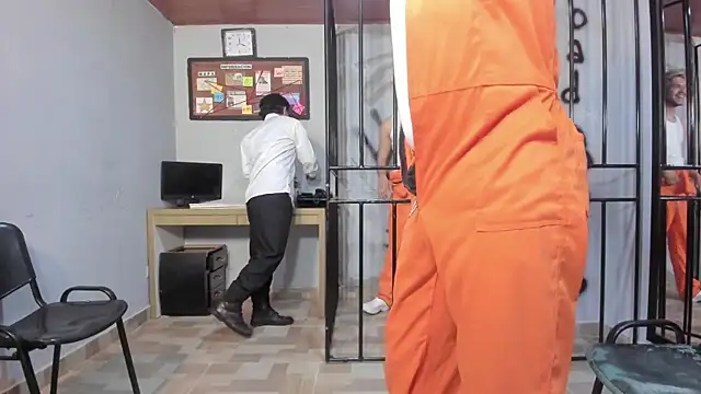 Snapshot of Bayron005 chatting on 10.14.25 Bayron005 online show from 10.14.25