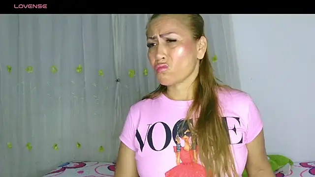 Snapshot of Rousemilf4u chatting on 03.22.25 Rousemilf4u online show from 03.22.25