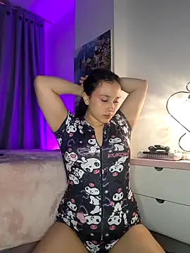 Snapshot of ammy_e chatting on 09.19.25 ammy e online show from 09.19.25