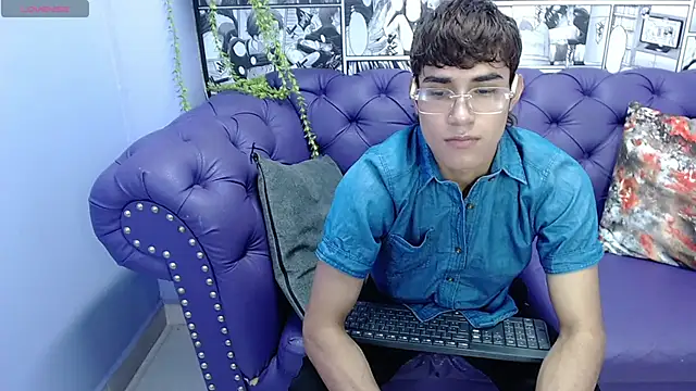 Snapshot of Santiago_Johnson_ chatting on 02.25.25 Santiago Johnson online show from 02.25.25