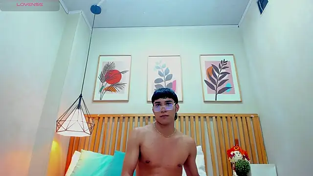Snapshot of Santiago_Johnson_ chatting on 03.18.25 Santiago Johnson online show from 03.18.25