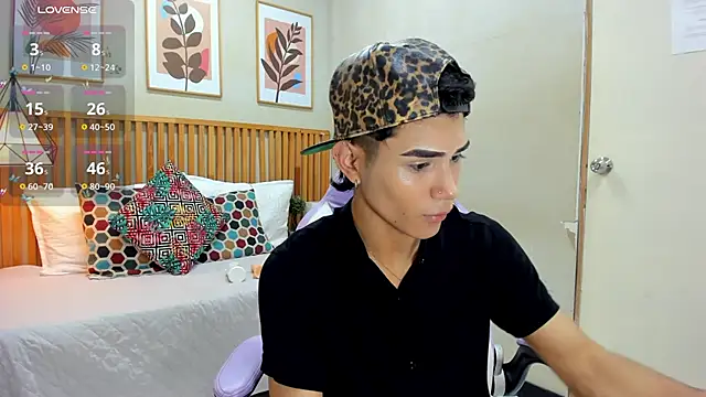 Snapshot of Santiago_Johnson_ chatting on 09.12.25 Santiago Johnson online show from 09.12.25
