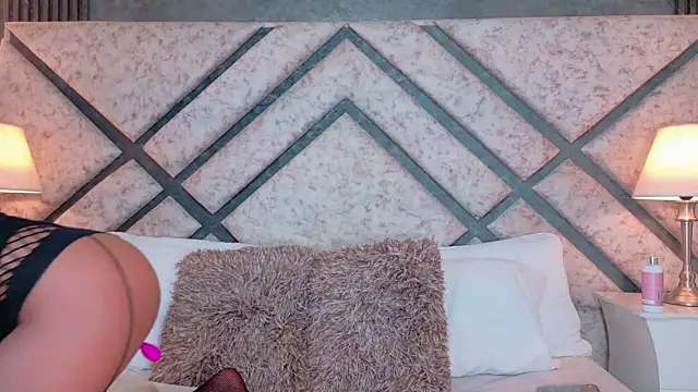 Elektra MIller  online show from 03.11.25