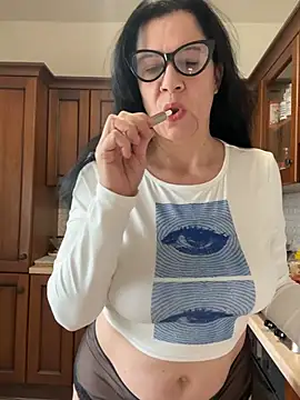 Snapshot of LadydeSade chatting on 02.24.26 LadydeSade online show from 02.24.26