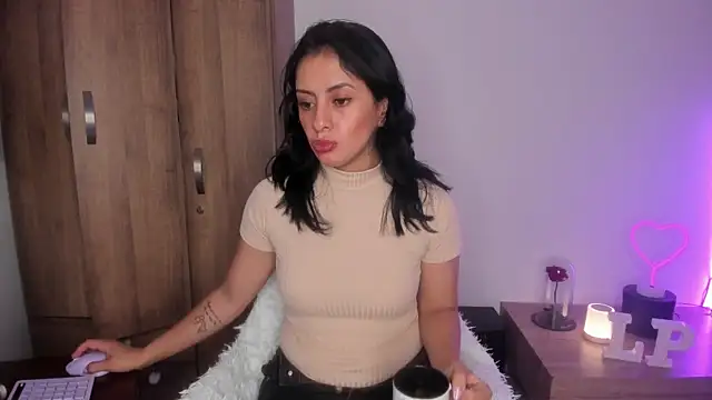 Snapshot of _lucianapalmer chatting on 10.08.25 lucianapalmer online show from 10.08.25