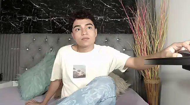 CamilowhiteS online show from 02.22.25